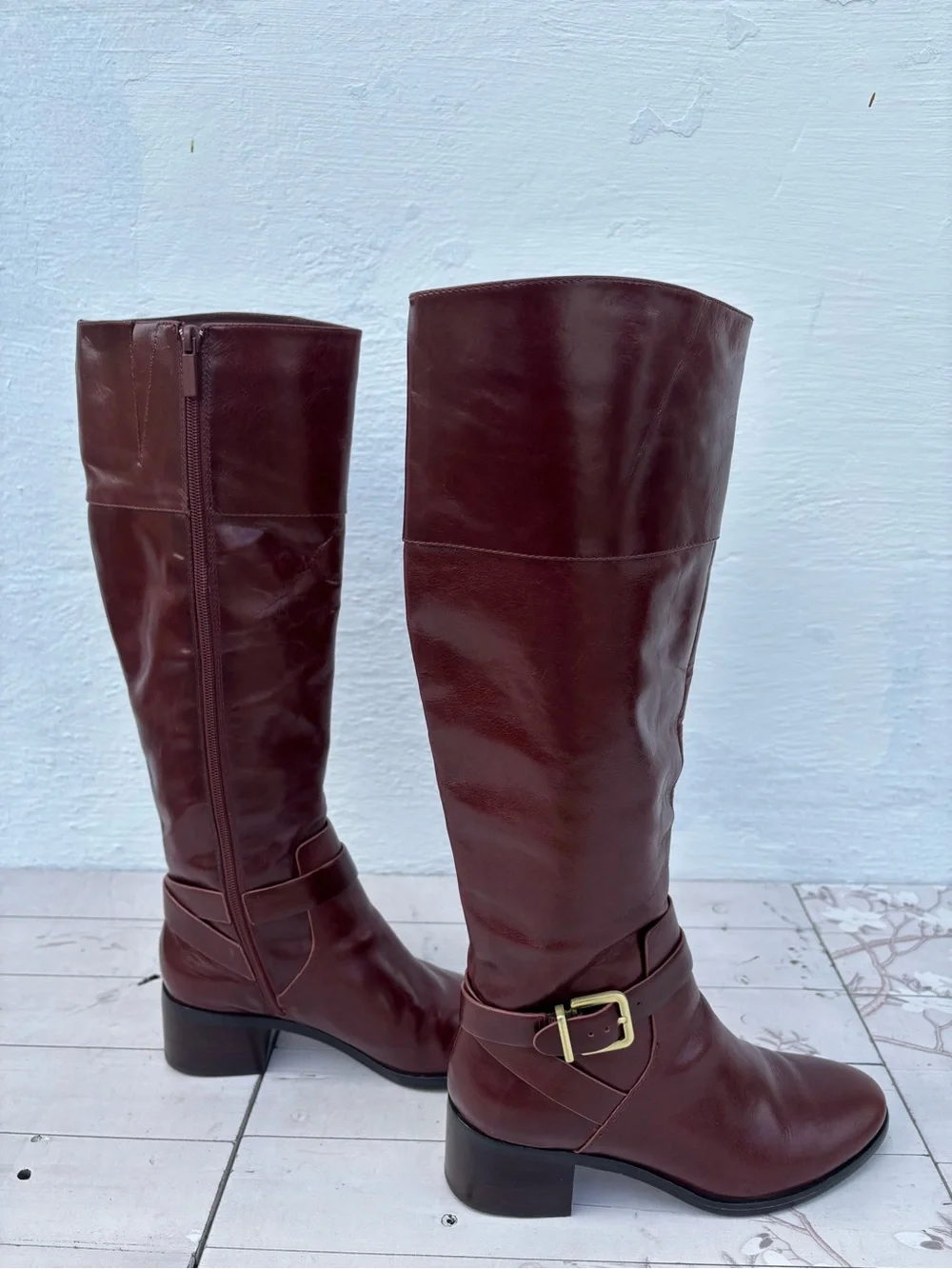 Pour La Victoire over knee